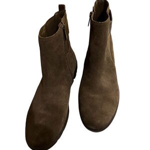 NWOT EASY SPIRIT Ladies Booties Short Boots. 9 Brown Suede